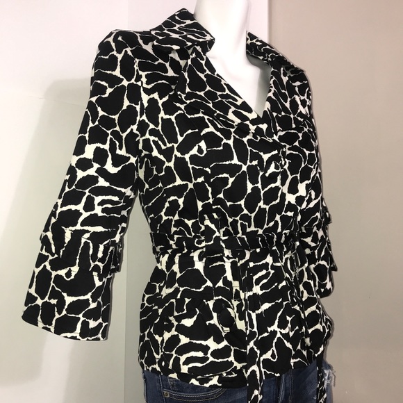 Talie Classic B&W Animal Print Padded BeltedBlazer - Picture 5 of 10